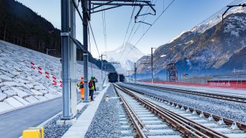 VIDEO. Elveția a construit un tren lung de 2 kilometri ca să străbată un traseu de doar 25 de kilometri