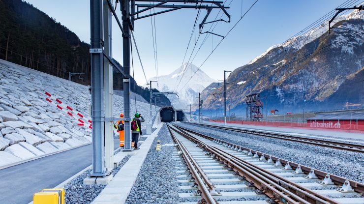 VIDEO. Elveția a construit un tren lung de 2 kilometri ca să străbată un traseu de doar 25 de kilometri