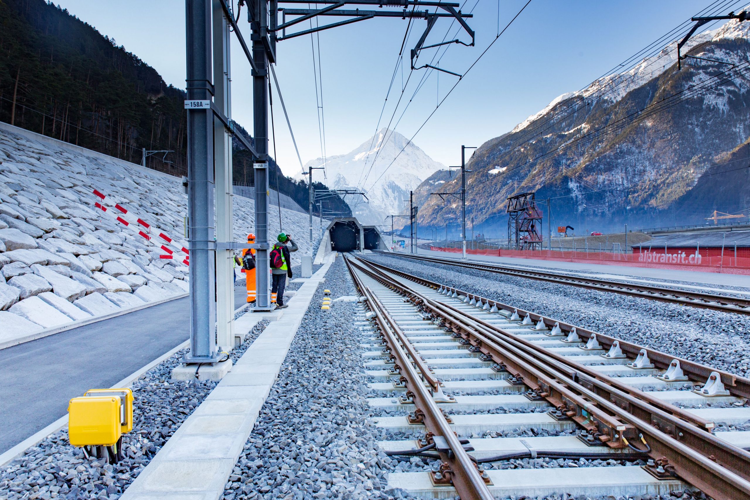 VIDEO. Elveția a construit un tren lung de 2 kilometri ca să străbată un traseu de doar 25 de kilometri
