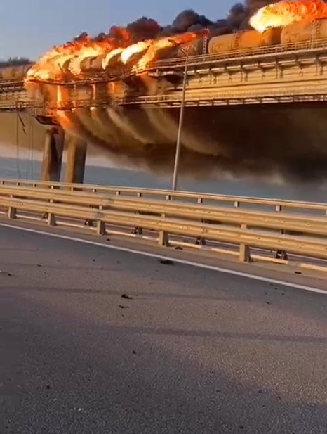 LIVE UPDATE. Circulaţia rutieră pe Podul Kerci din Crimeea a fost reluată. Operatorul feroviar a anunțat și reluarea circulației trenurilor