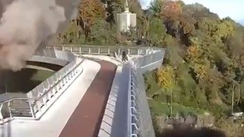 Rusia bombardează orașe ucrainene la orele de vârf în atacuri de răzbunare. Vladimir Putin a declarat că explozia de pe podul spre Crimeea a fost un atac terorist