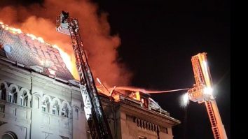 VIDEO. Incendiu la sediul central al Arhiepiscopiei Tomisului. Incendiul se manifestă la mansarda clădirii