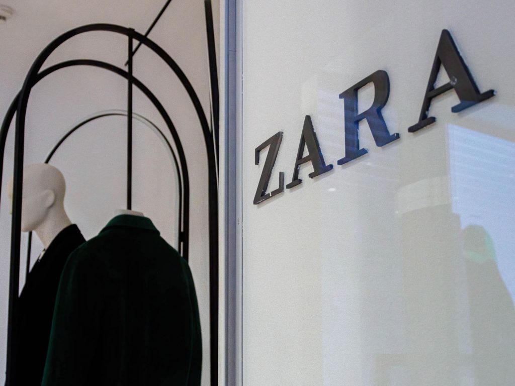 Magazinele Zara vor intra pe piaţa hainelor second-hand