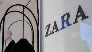 Magazinele Zara vor intra pe piaţa hainelor second-hand