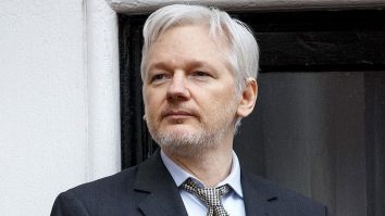 Julian Assange, fondatorul WikiLeaks, are COVID în închisoarea din Marea Britanie