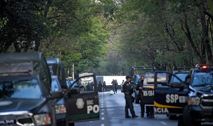 Primarul și alte 18 persoane au fost ucise în timp ce mai mulți bărbați înarmați au atacat primăria din sudul Mexicului