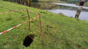 Ședință de urgență pentru situația critică de la Roșia Montană. Populația a fost evacuată în urma unor fisuri la barajul lacului Tăul Mare 