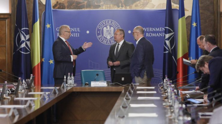 Nicolae Ciucă şi Vasile Dîncu au discutat despre „calibrarea comunicării publice în context guvernamental”