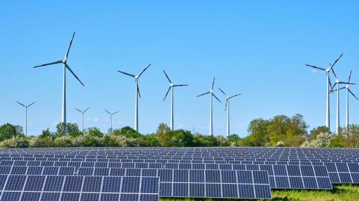 Experții anunță că sursele de energie curată trebuie să se dubleze până în 2030 pentru a limita creșterea temperaturii globale