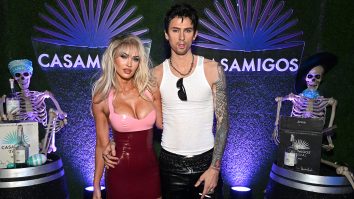 Megan Fox și Machine Gun Kelly s-au costumat în Pamela Anderson și Tommy Lee pentru Halloween