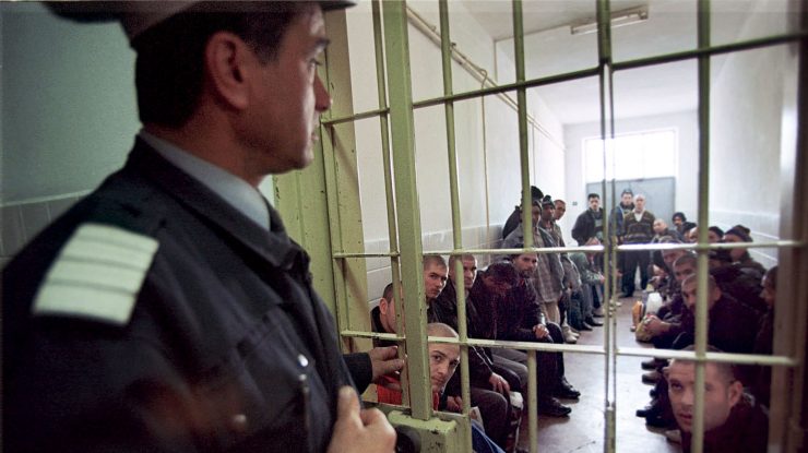 Fraudă cu bonusuri COVID: O vastă rețea internațională de spălare de bani, destructurată