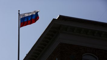 Fațada consulatului rus din New York, vandalizată cu vopsea roșie