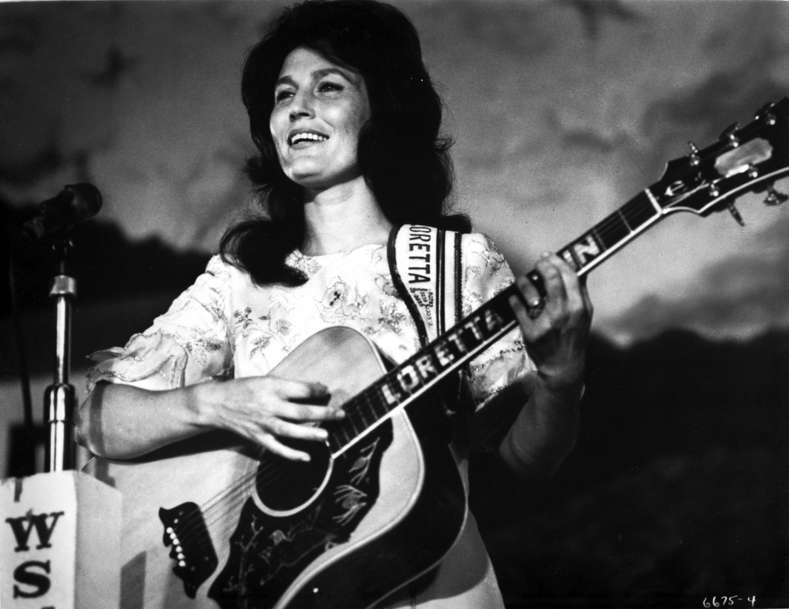 Regina muzicii country Loretta Lynn a murit la vârsta de 90 de ani