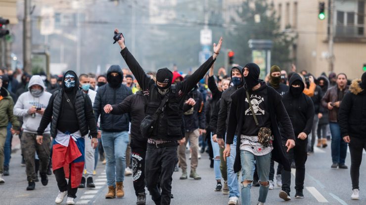 VIDEO. Mii de oameni au participat la proteste „anti-sărăcie” în Cehia și Solvacia