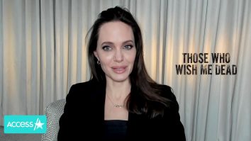 O pictură murală a Angelina Jolie cu cicatrici după mastectomie a apărut la Milano de Ziua Internațională de luptă împotriva cancerului de sân