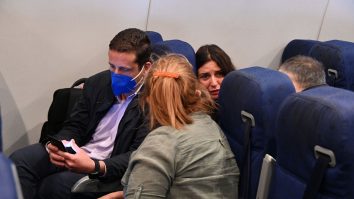 VIDEO. O companie aeriană a reacționat după ce un pasager s-a plâns că a fost „prins între două persoane obeze” în timpul zborului