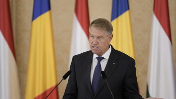 Klaus Iohannis a promugat legea prin care este eliminat dosarul cu şină
