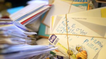 Peste 50.000 de scrisori și felicitări au fost trimise membrilor familiei regale după moartea reginei Elisabeta a II-a