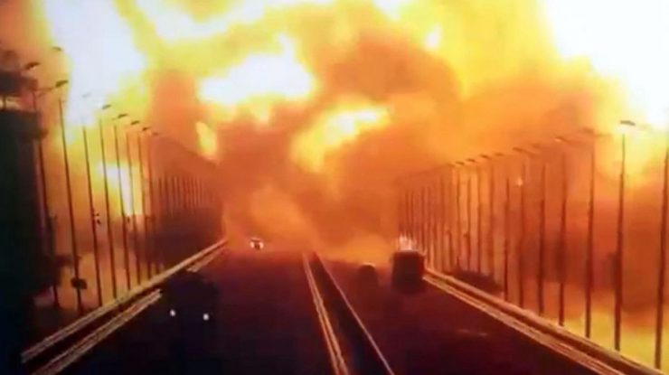Putin acuză Ucraina că ar fi orchestrat explozia podului din Crimeea