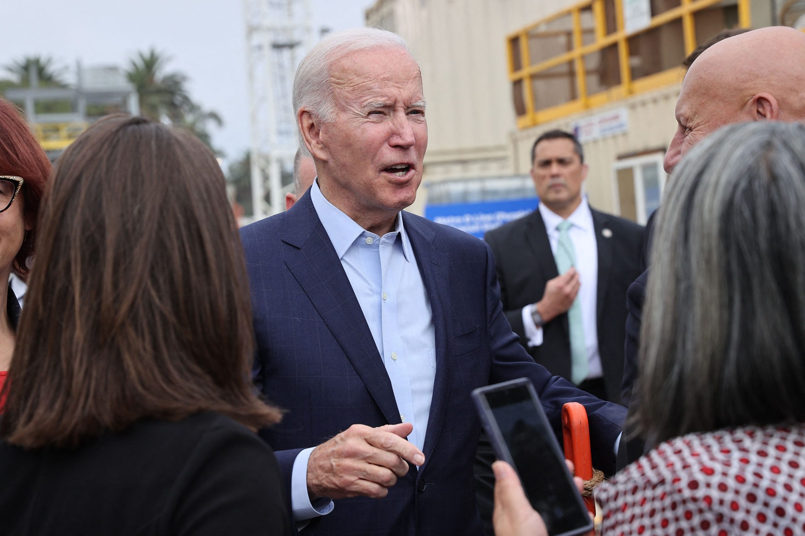 Sleepy Joe lovește din nou! Liderul lumii s-a apucat să dea sfaturi de dating. „Fără tipi serioși până la 30 de ani”