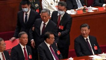 Fostul președinte din China, Hu Jintao, a fost escortat de la congresul partidului