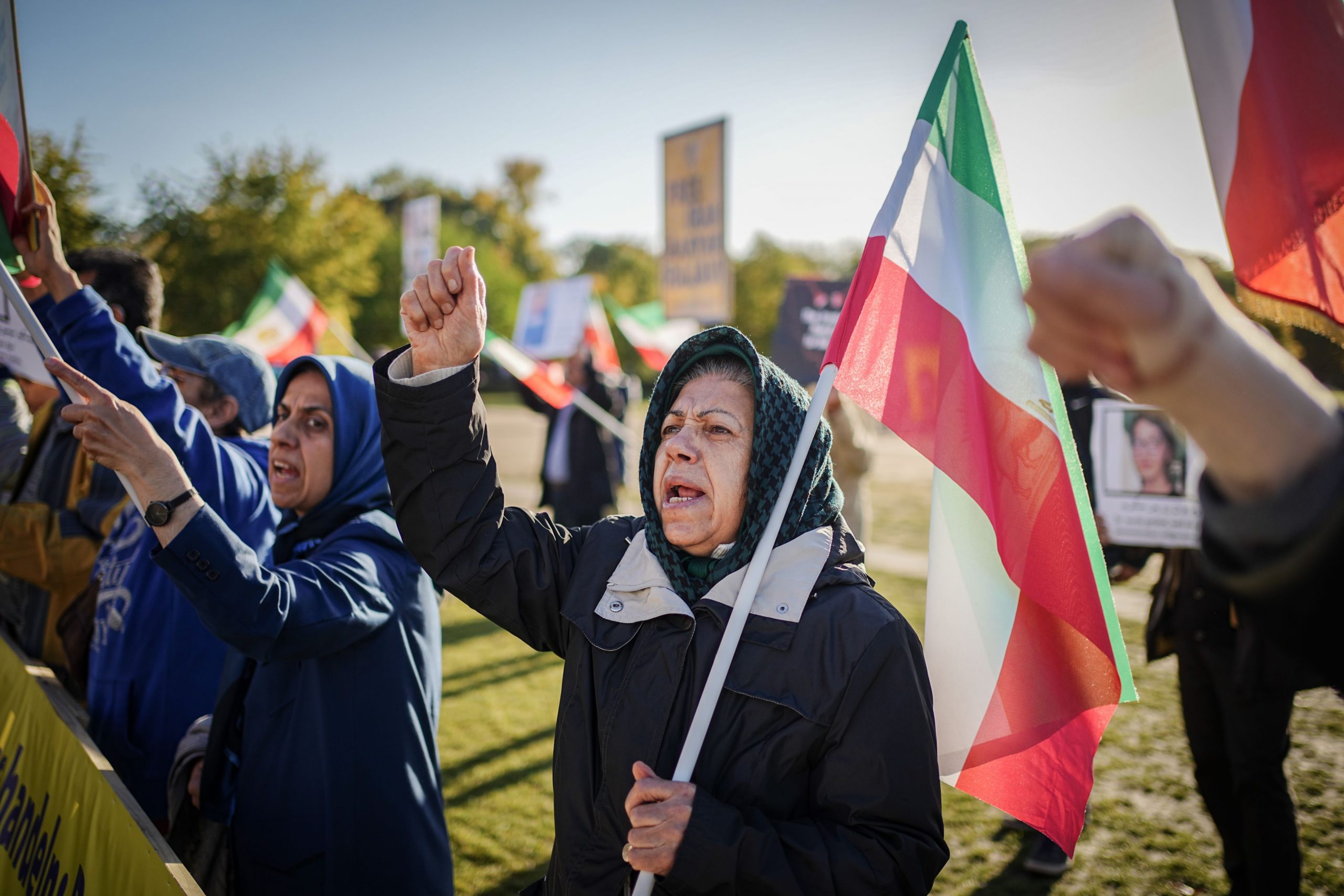 Manifestanții iranieni sfidează represiunea și ies din nou în stradă pentru a protesta împotriva liderilor clerici