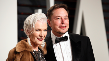 Mama lui Elon Musk vine în București. Ce va face în România?