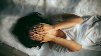 O noapte de somn pierdută vă poate strica ziua de lucru. Sfaturi despre ce puteți face în acest sens