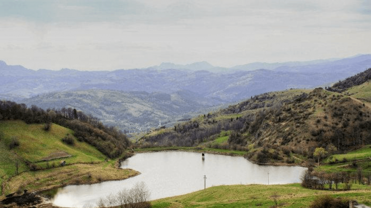 Nivelul apei în lacul Tăul Mare, scăzut cu peste 5 metri recomandaţi de specialiști