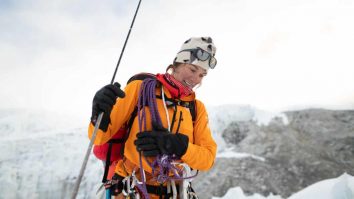 Schioarea americană Hilaree Nelson, care a căzut de pe al optulea cel mai înalt munte, este îngropată tradițional de șerpași în Nepal