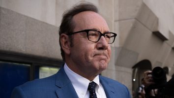 Actorul Kevin Spacey respinge toate acuzațiile de abuz sexual și dezvăluie că se temea de tatăl său, adept al supremației albilor