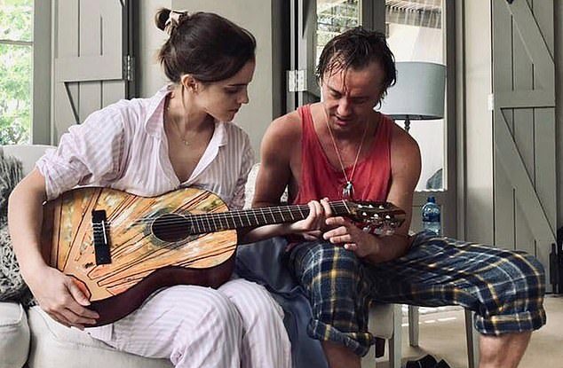 Tom Felton, starul din Harry Potter, a vorbit despre „dragostea sa secretă” pentru Emma Watson în noua sa carte