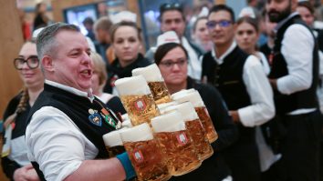 Crăciun dificil: Pub-urile din Marea Britanie cer îngheţarea taxei pe bere