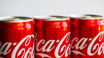 RAPORT. Sponsorul COP 27, Coca-Cola, a primit titlul de „cel mai mare poluator de plastic din lume”