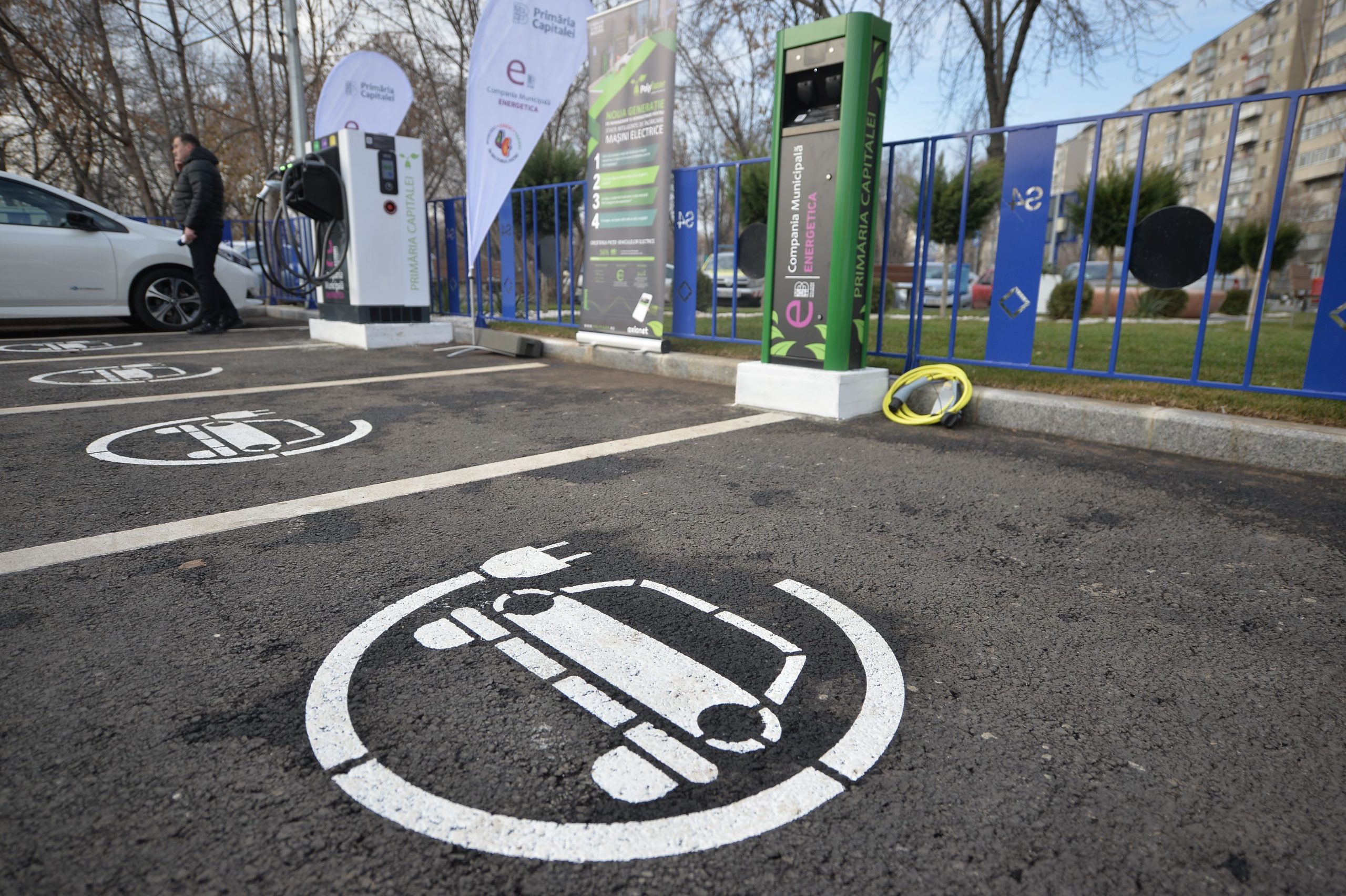 VIDEO. Înmatriculările de mașini electrice cresc și în 2022 și ajung la o cotă de piață de 20,8%