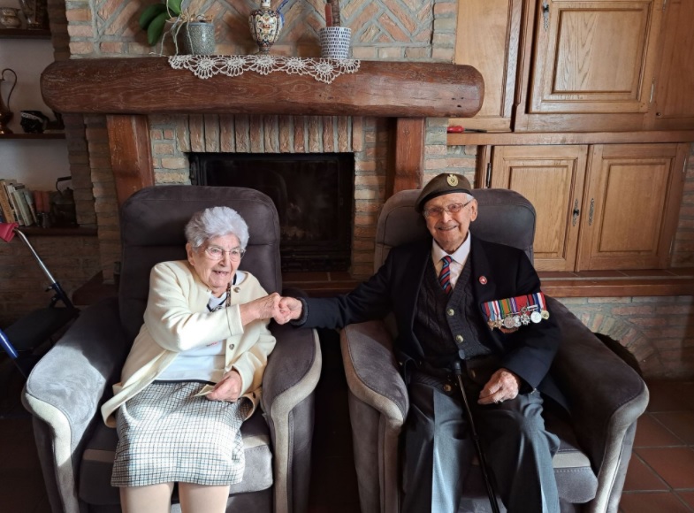Un veteran din Al Doilea Război Mondial s-a reîntâlnit cu o franțuzoaică după 78 de ani. „Am îmbătrânit, dar am rămas la fel”