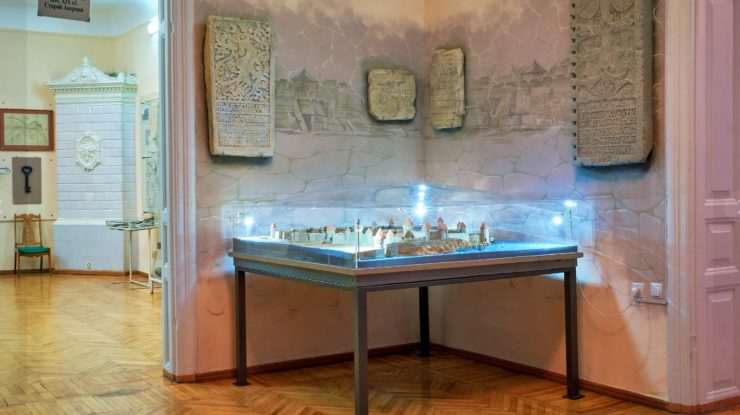 Lucian Romașcanu și Tkachenko, discuții despre furtul pisaniilor lui Ștefan cel Mare din Muzeul din Herson