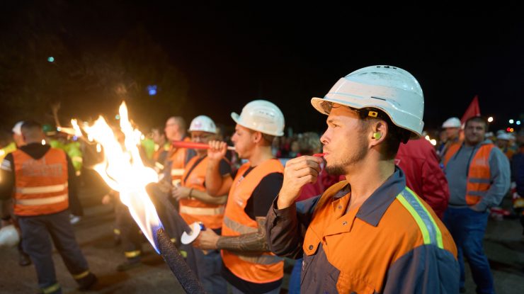 Grecia, paralizată de o grevă generală. Oamenii vor salarii mai mari şi stoparea inflaţiei