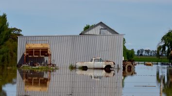 Inundații severe în Australia. Peste 100 de persoane, salvate de pe acoperişuri