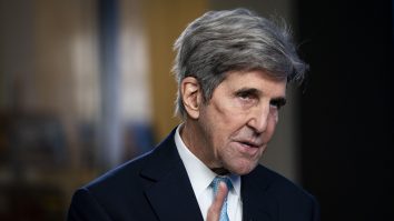 COP27 se află în impas după ce emisarul american John Kerry a fost testat pozitiv la testul COVID-19