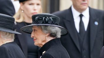 Nașa prințului William demisionează din funcțiile de la Palatul Buckingham pe fondul unui scandal de rasism