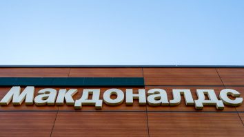 Lukașenko ironizează McDonald’s, după plecarea lanțului fast food din Belarus. „Şi noi ştim să tăiem pâinea în două”