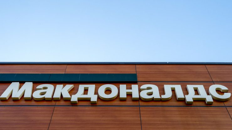 Lukașenko ironizează McDonald’s, după plecarea lanțului fast food din Belarus. „Şi noi ştim să tăiem pâinea în două”