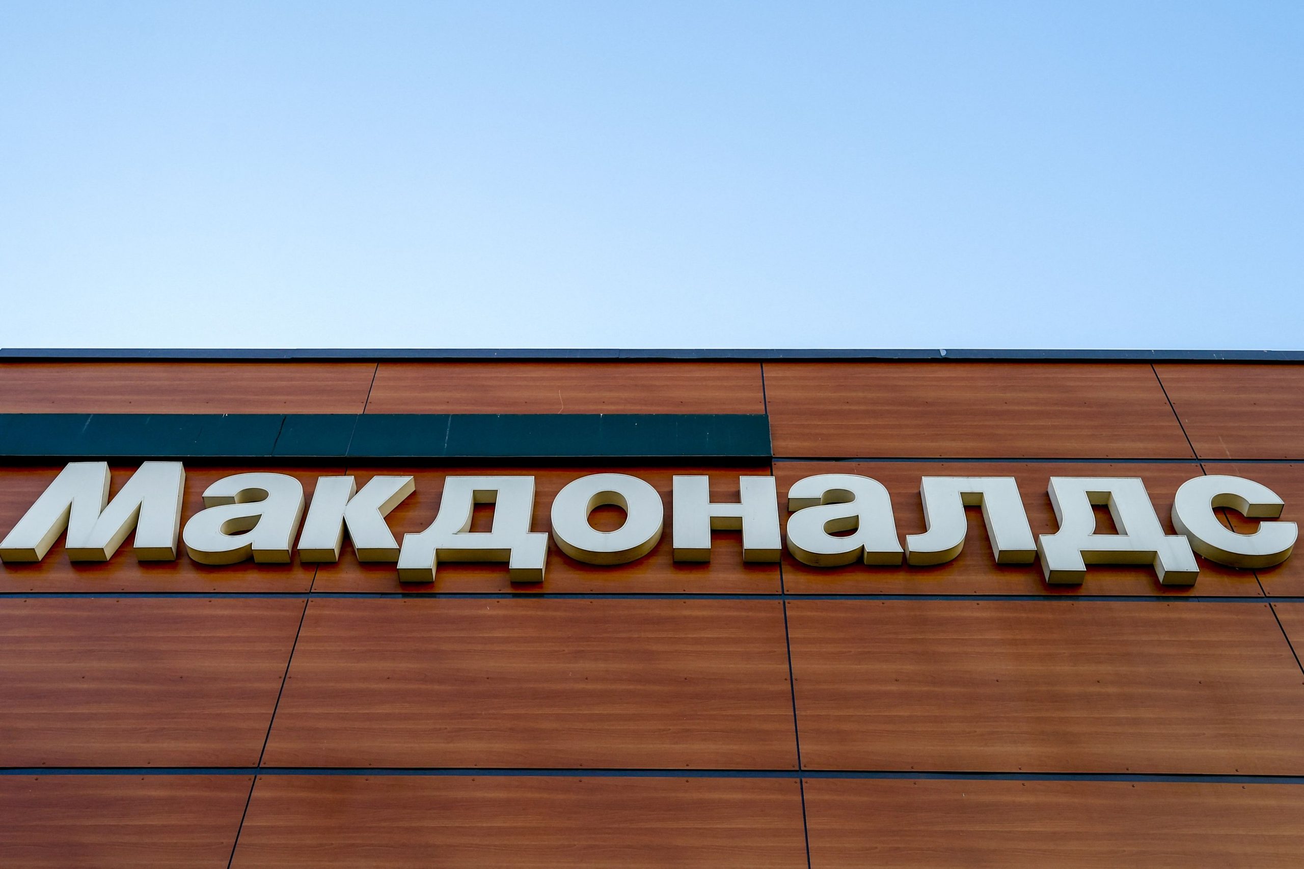 Lukașenko ironizează McDonald’s, după plecarea lanțului fast food din Belarus. „Şi noi ştim să tăiem pâinea în două”