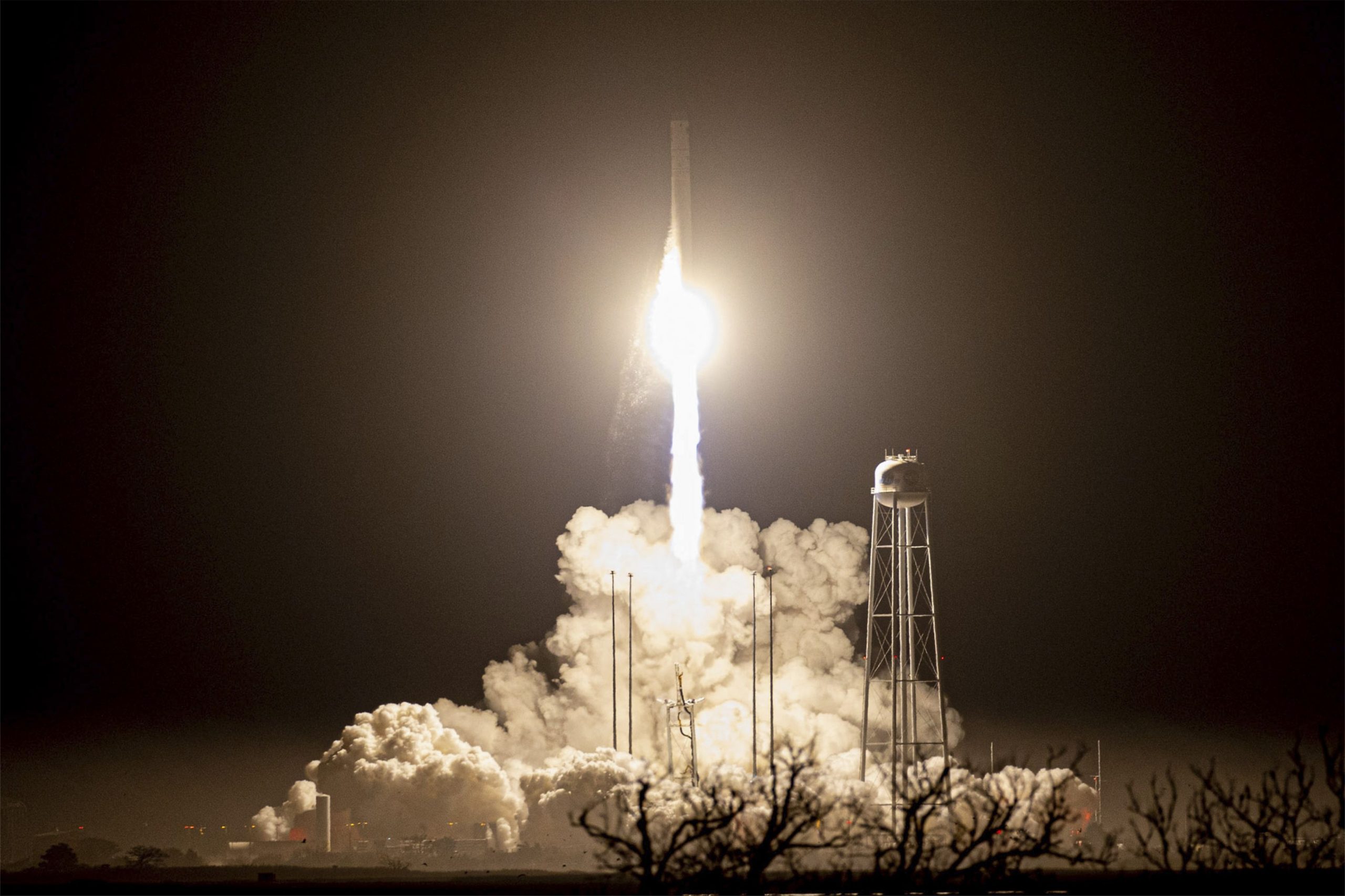 SPAȚIU. O drona spațială a armatei americane revine pe Pământ după 908 zile pe orbită