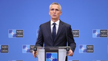 Șeful NATO, Jens Stoltenberg, spune că ucrainenii „fac progrese” în contraofensivă