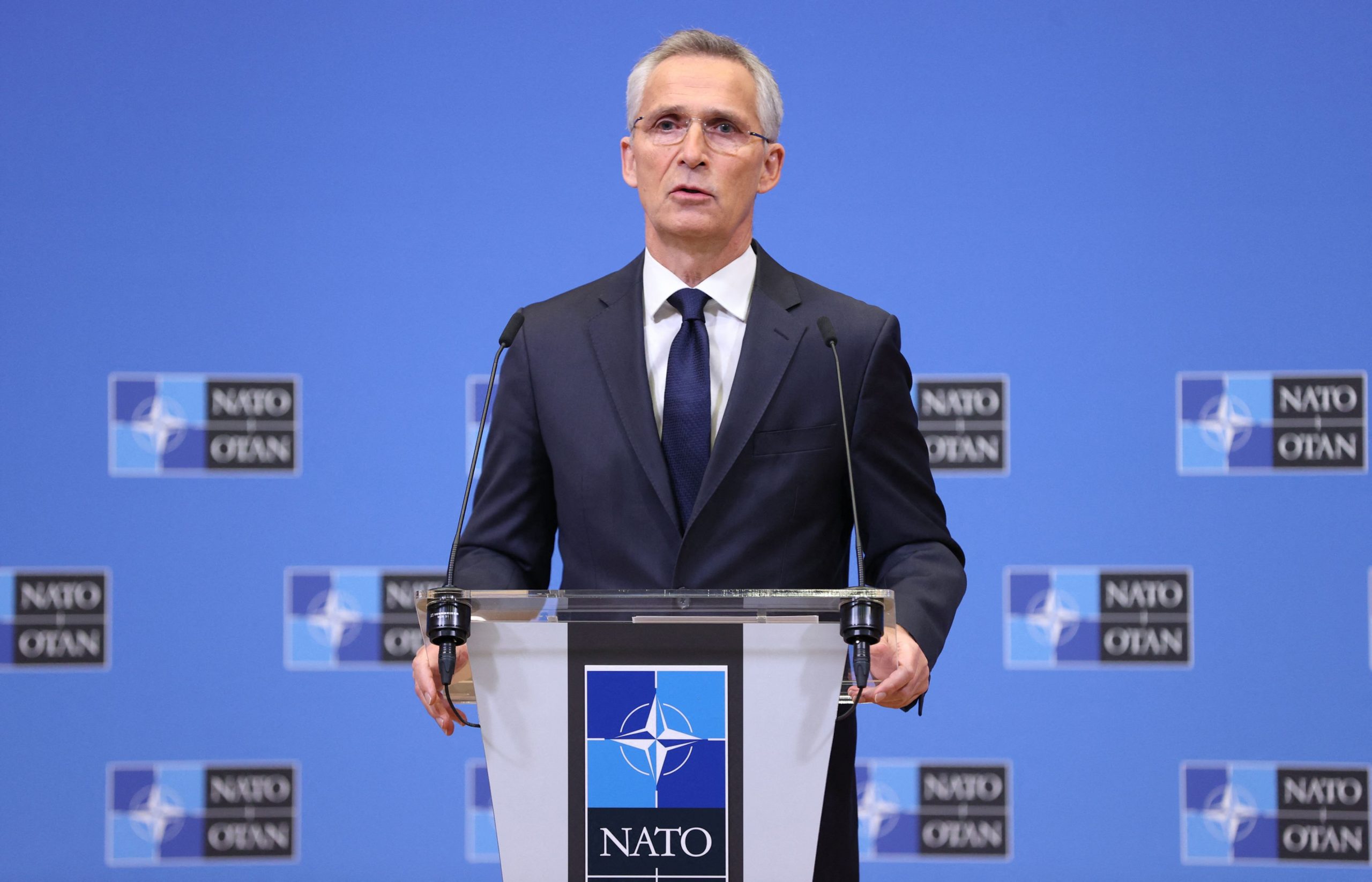 Jens Stoltenberg: „NATO va continua să sprijine Ucraina și va crește ajutorul «non-letal»” 