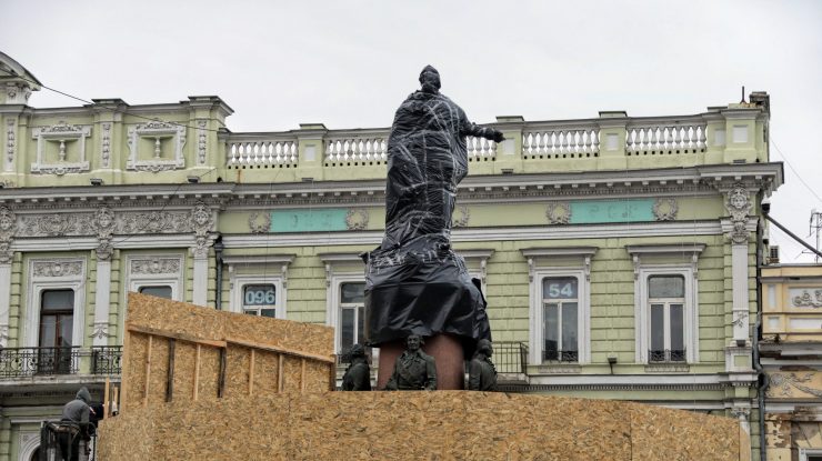 Ucrainenii continuă derusificarea cu statuia împărătesei Ecaterina cea Mare