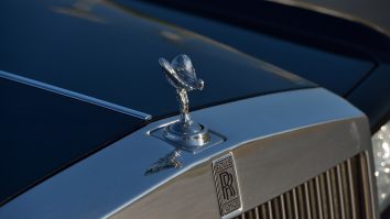 Un Rolls-Royce care i-a aparţinut lui Freddie Mercury, scos la licitaţie. Suma obţinută va fi donată Ucrainei