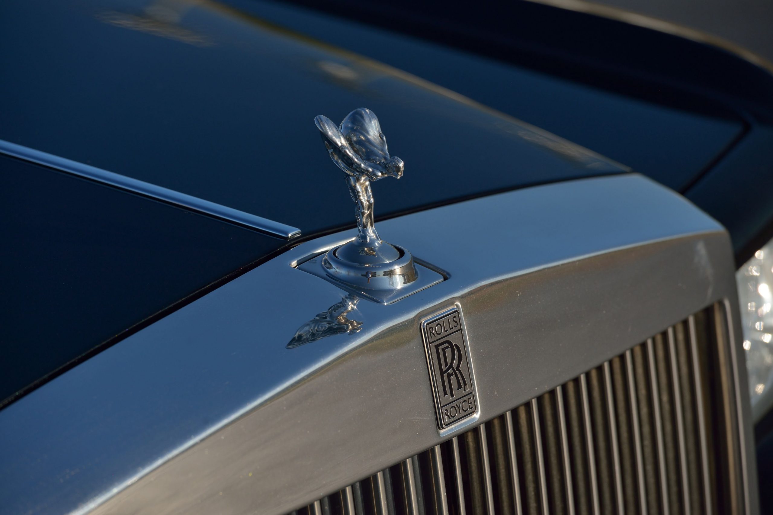Un Rolls-Royce care i-a aparţinut lui Freddie Mercury, scos la licitaţie. Suma obţinută va fi donată Ucrainei